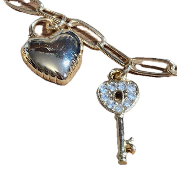 NWT ⚜️👑⚜️ ATTERRI Gorgeous multi charm Necklace - Picture 4 of 7